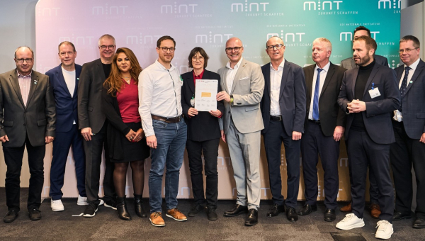 Erneute Ehrung der TGRS Weichs als "MINT freundliche Schule" und "Digitale Schule“"